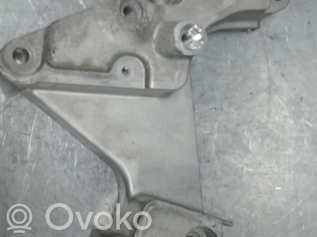 Volkswagen Jetta VI Dzinēja spilvens 