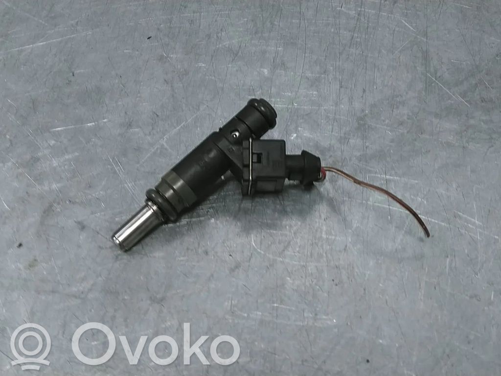 BMW 1 E81 E87 Fuel injector 