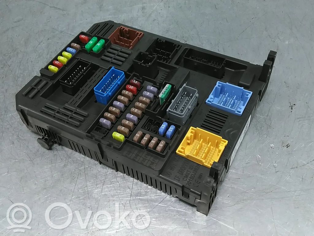 Opel Vivaro Fuse module 