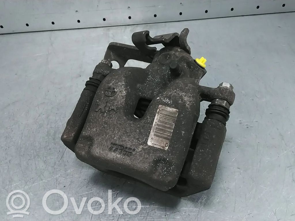 Opel Vivaro Задний суппорт 