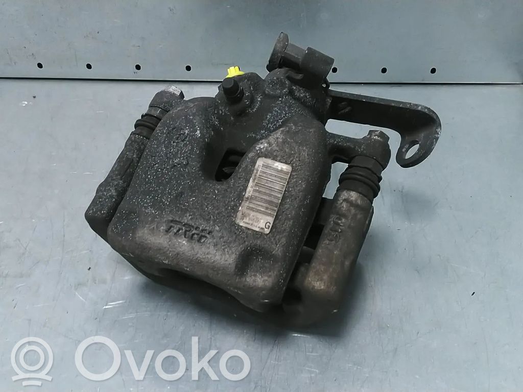 Opel Vivaro Задний суппорт 