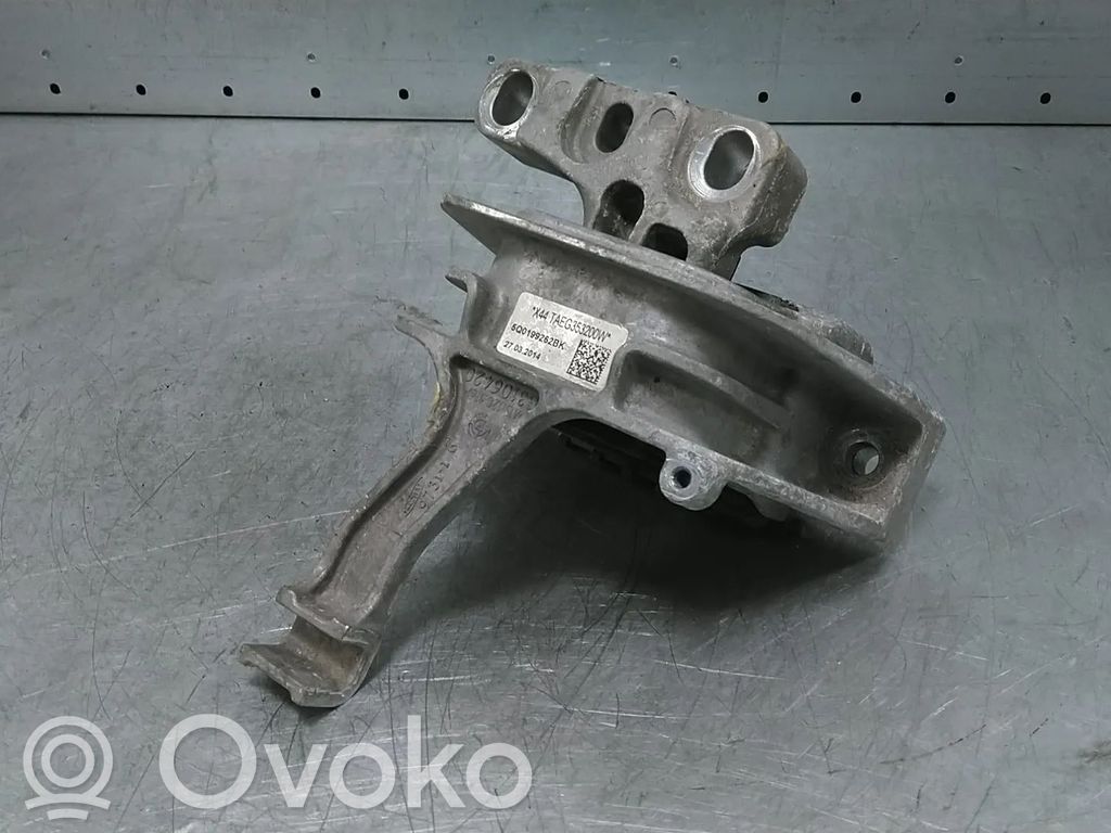Volkswagen Golf VII Engine mount bracket 