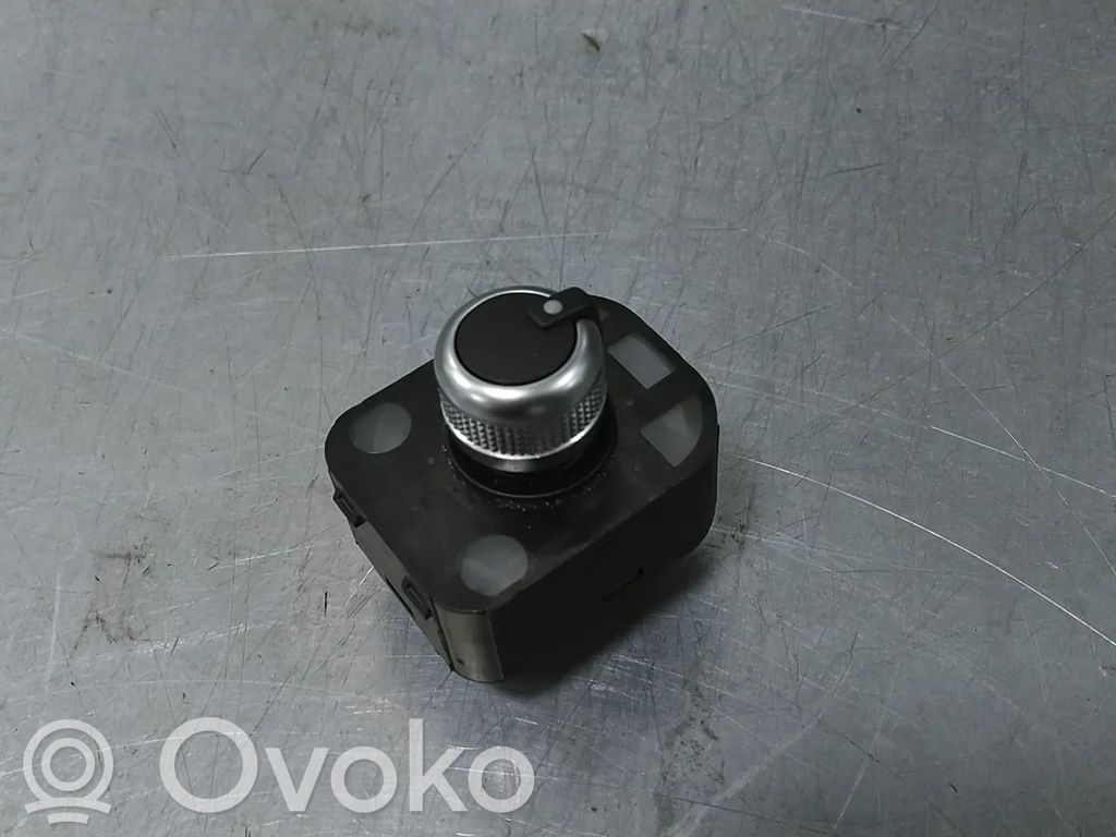 Otros repuestos del interior   8V0959565N