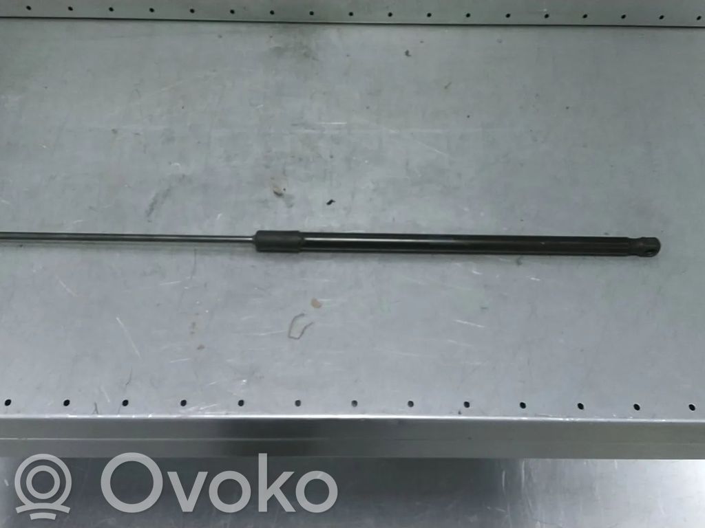 Audi A3 S3 8V Konepellin kaasujousi 