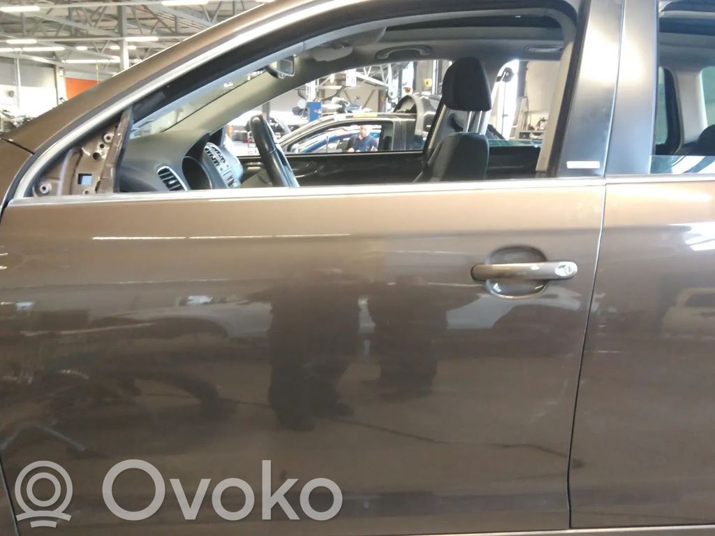 Volkswagen Golf VI Drzwi przednie 