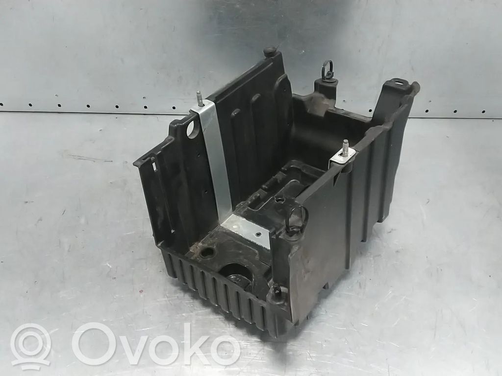 Ford Fiesta Akkulaatikon alusta