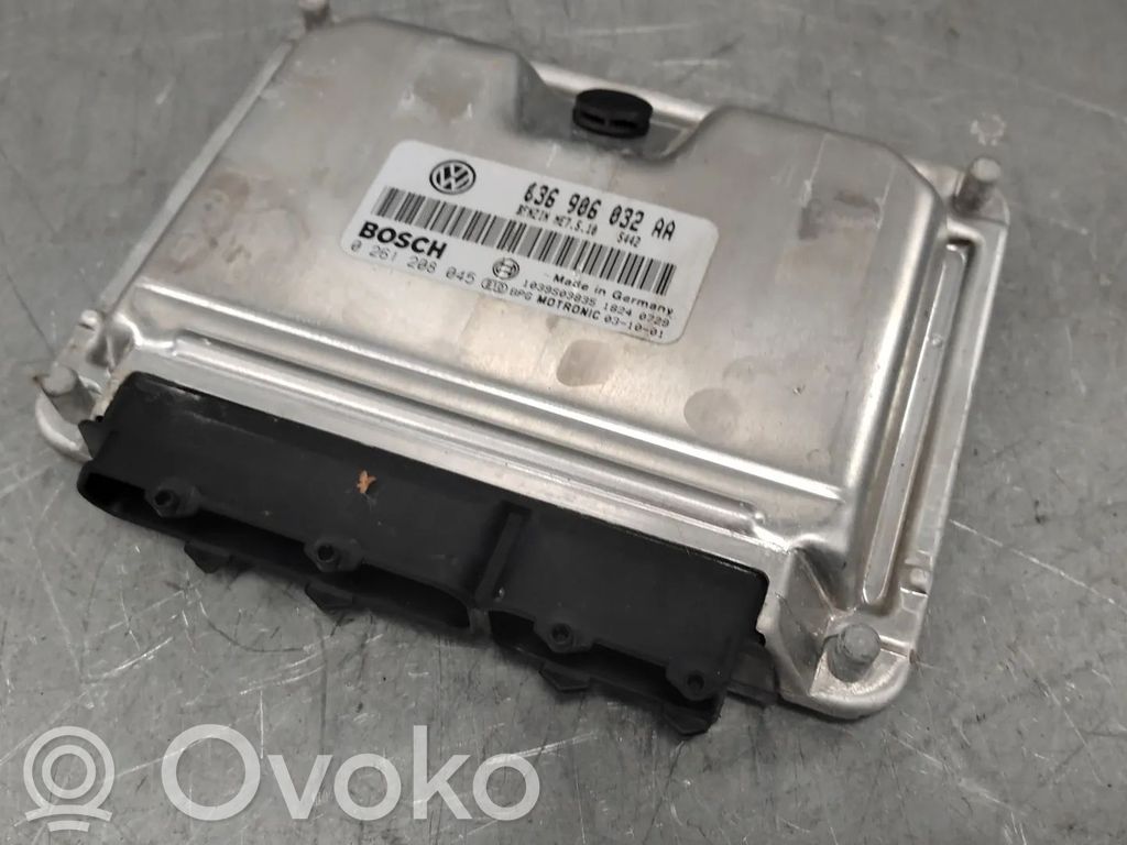 Volkswagen Golf V Engine control unit/module 