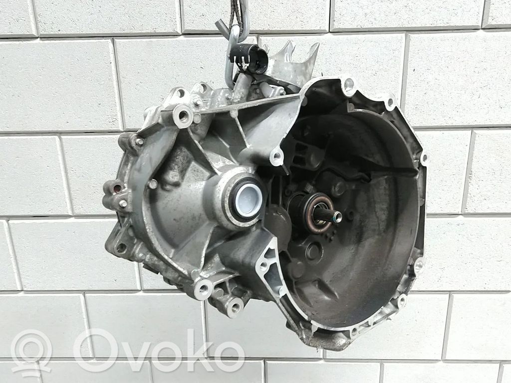 Opel Corsa E Caja de cambios manual de 5 velocidades 