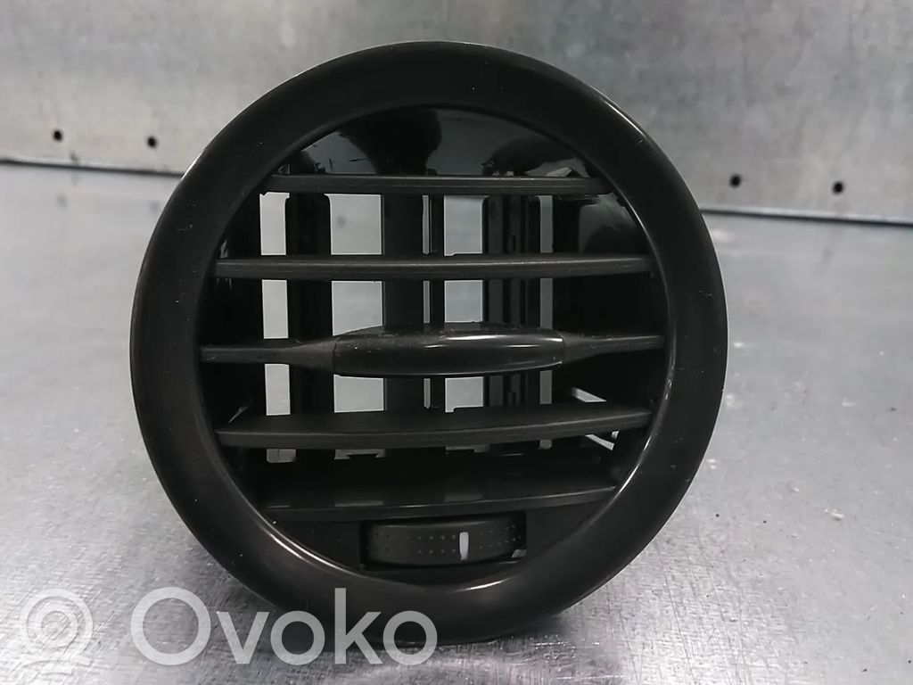Opel Corsa D Boczna kratka nawiewu deski rozdzielczej 