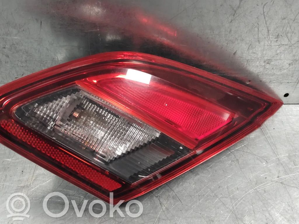 Opel Corsa E Aizmugurējais lukturis virsbūvē 