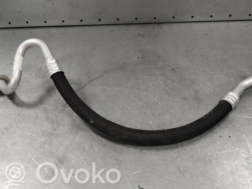 Volvo XC40 Ilmastointilaitteen putki (A/C) 