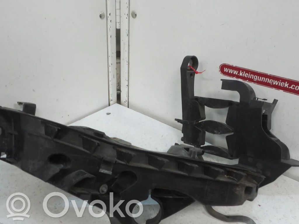Audi A4 S4 B8 8K Pas przedni 