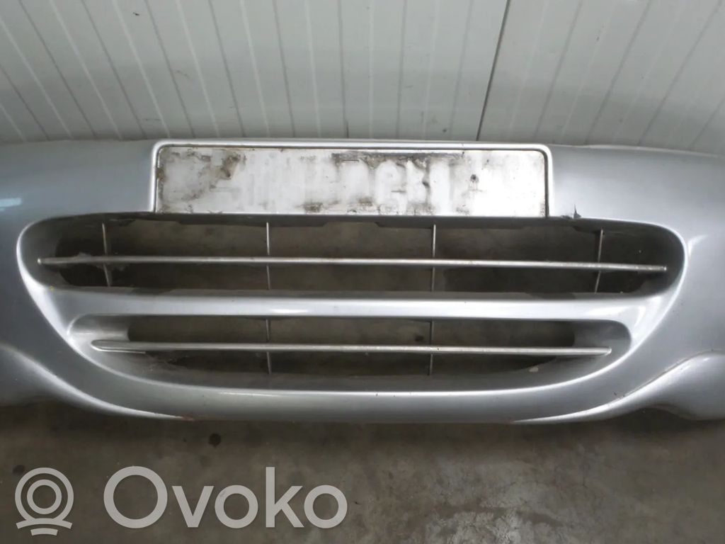 Nissan Vanette Zderzak przedni 