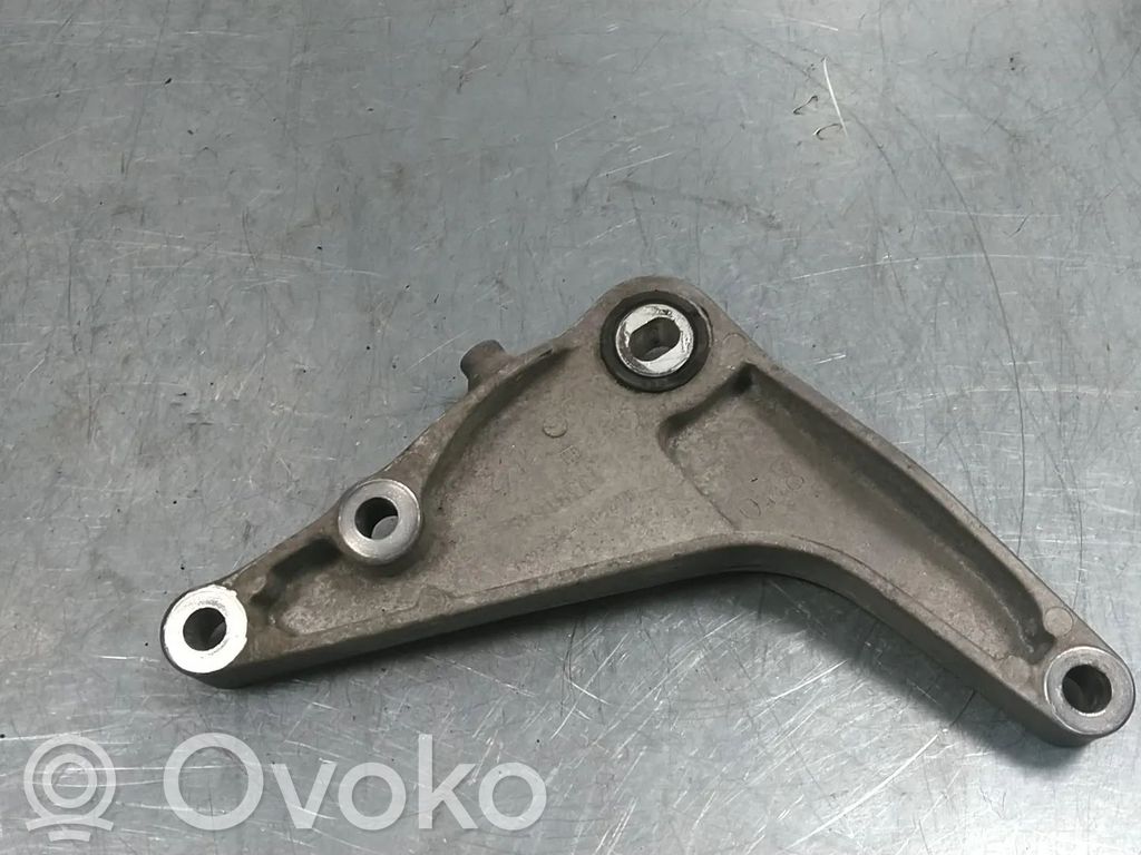 Engine mount bracket   13381849,6844450