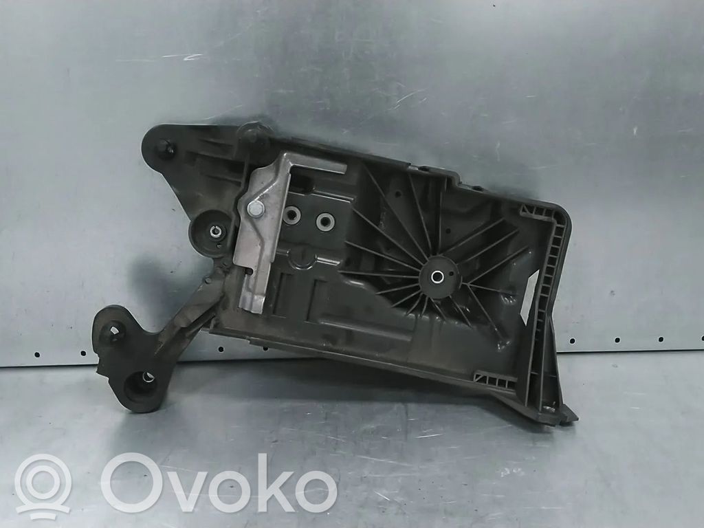 Skoda Octavia Mk4 Podstawa / Obudowa akumulatora 