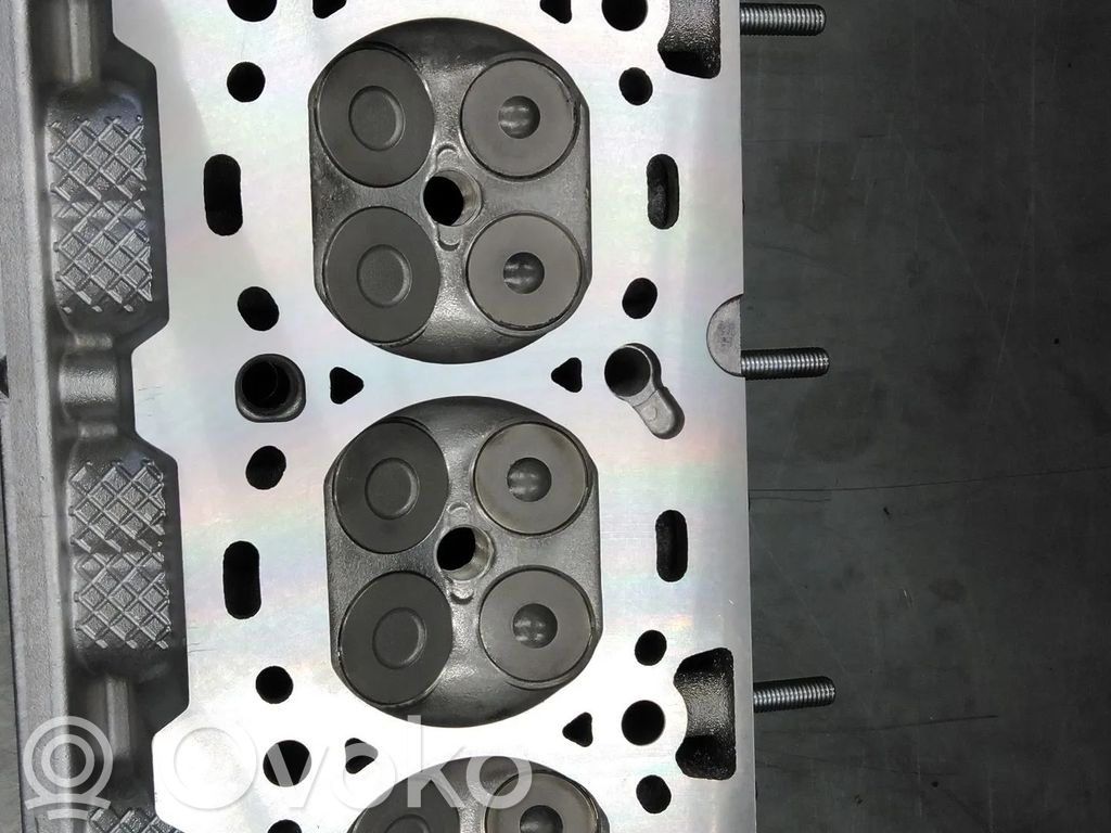 Opel Astra H Engine head 