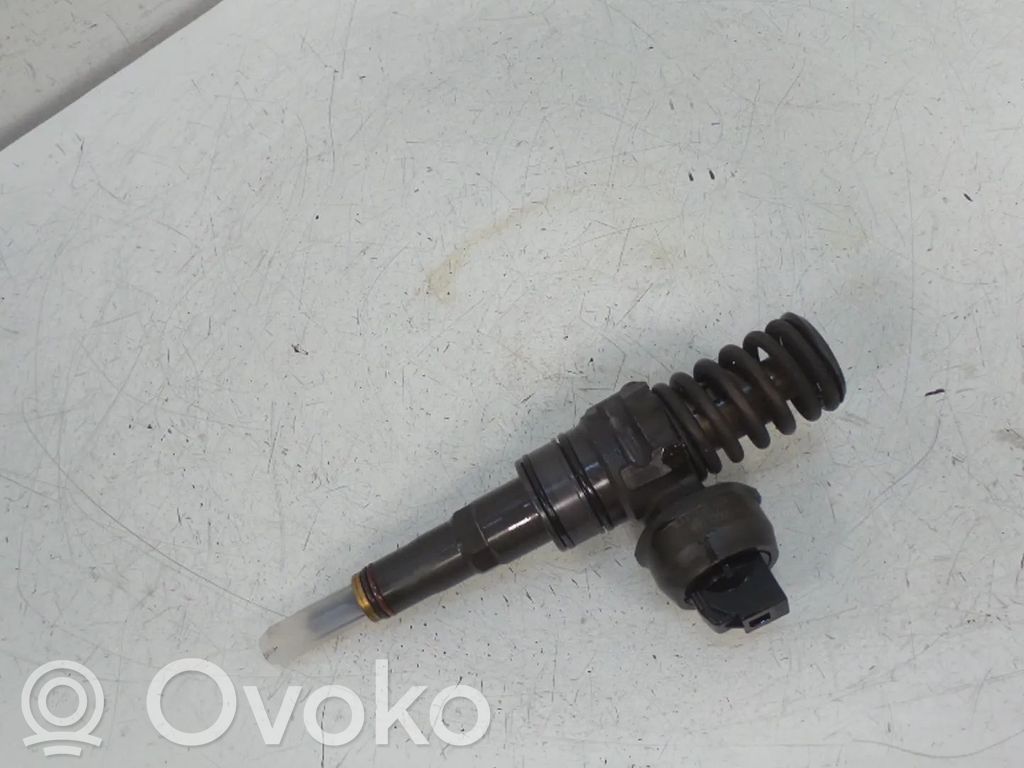 Volkswagen Caddy Inyector de combustible 