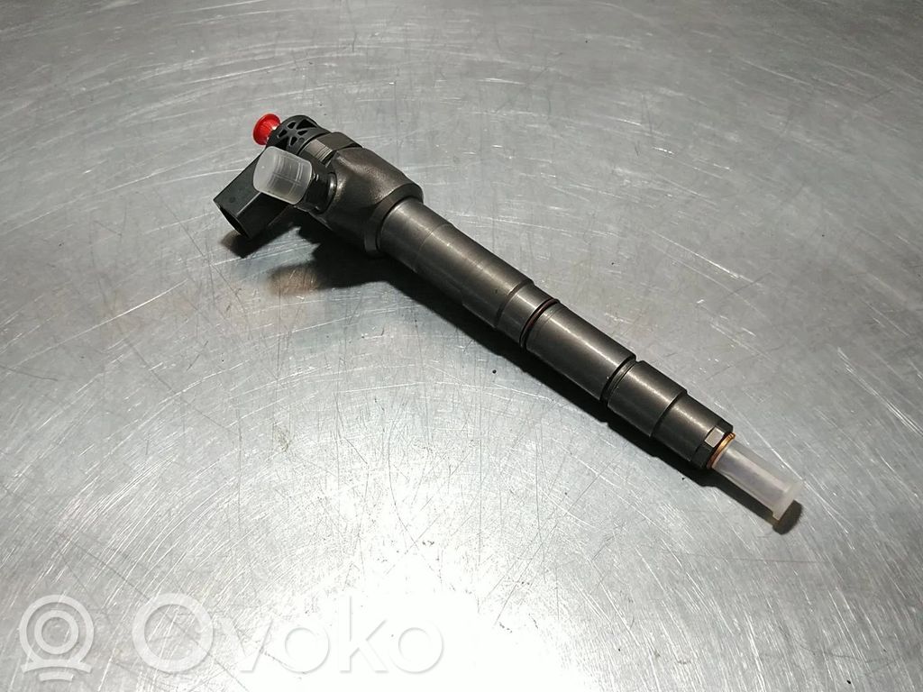 Volkswagen PASSAT B7 Wtryskiwacz paliwa 