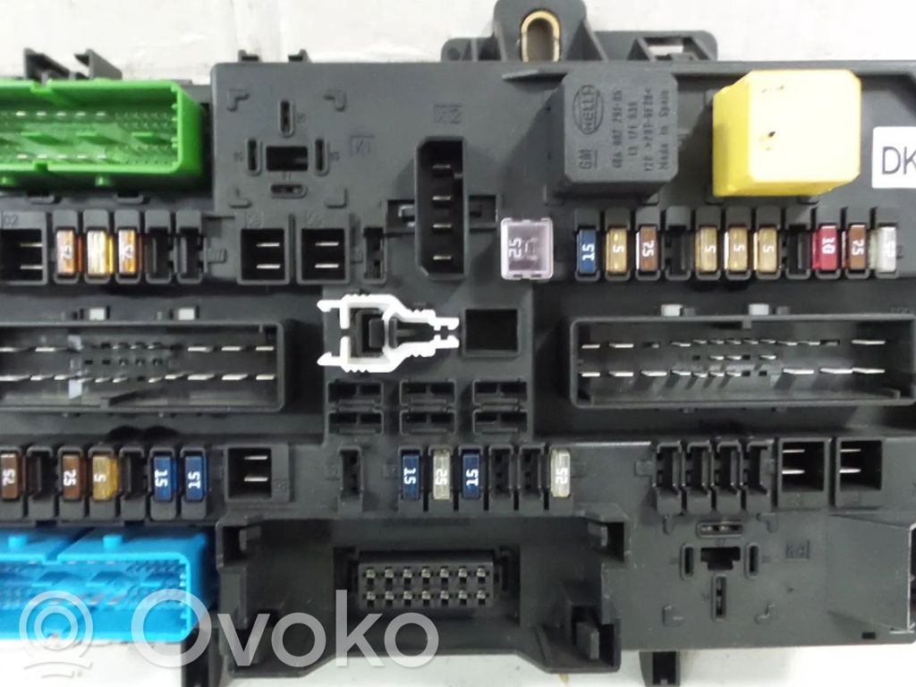 Opel Astra H Fuse module 