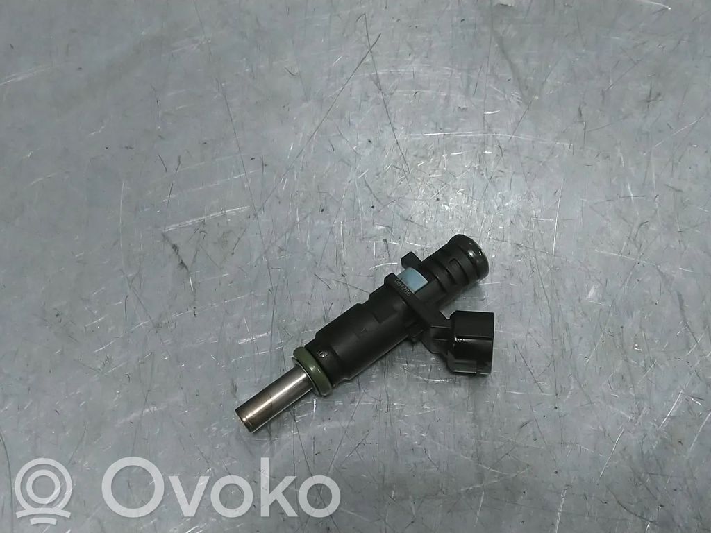 Volkswagen Golf V Wtryskiwacz paliwa 