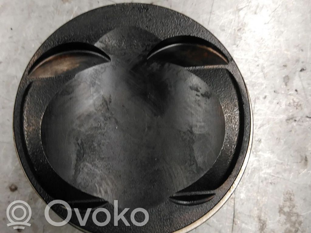 Volkswagen PASSAT B8 Piston 
