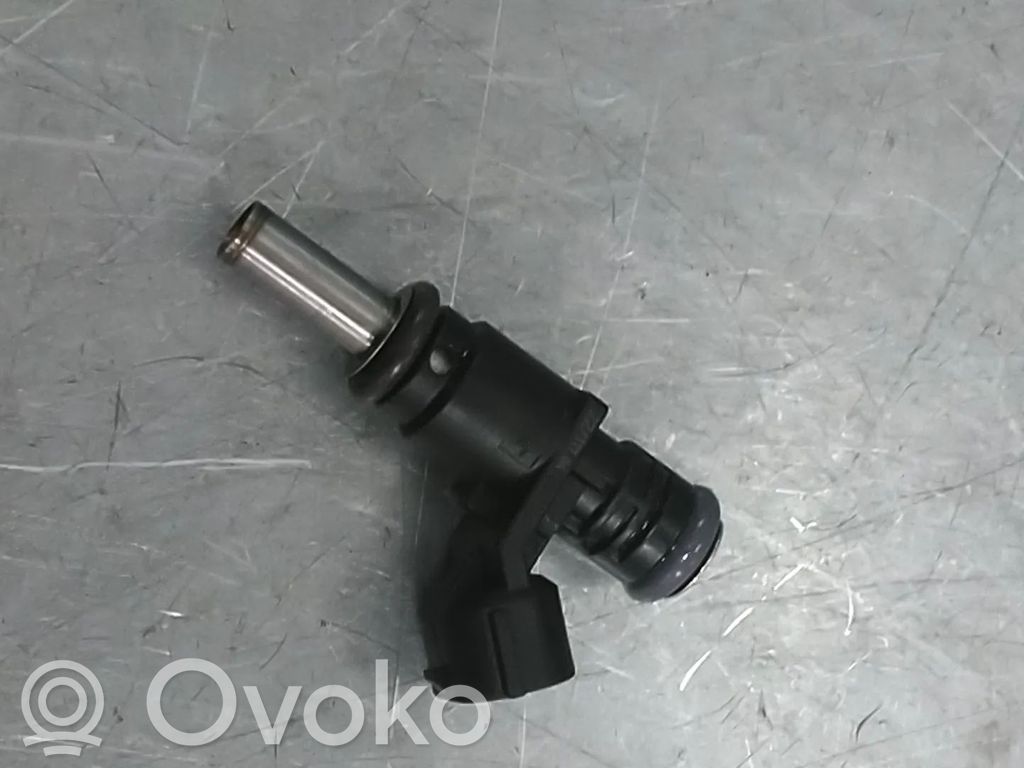 Volkswagen Golf VIII Wtryskiwacz paliwa 