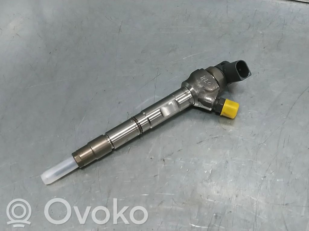 Volkswagen Golf VII Wtryskiwacz paliwa 