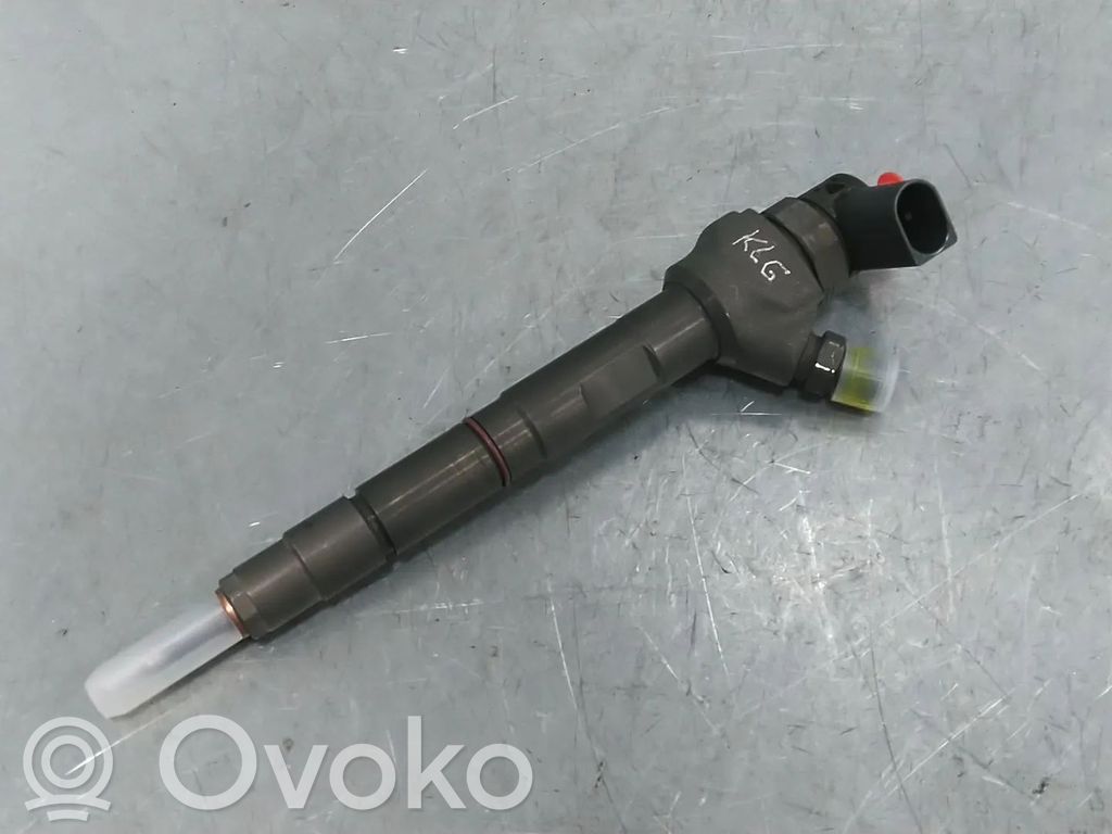 Volkswagen Golf VI Wtryskiwacz paliwa 