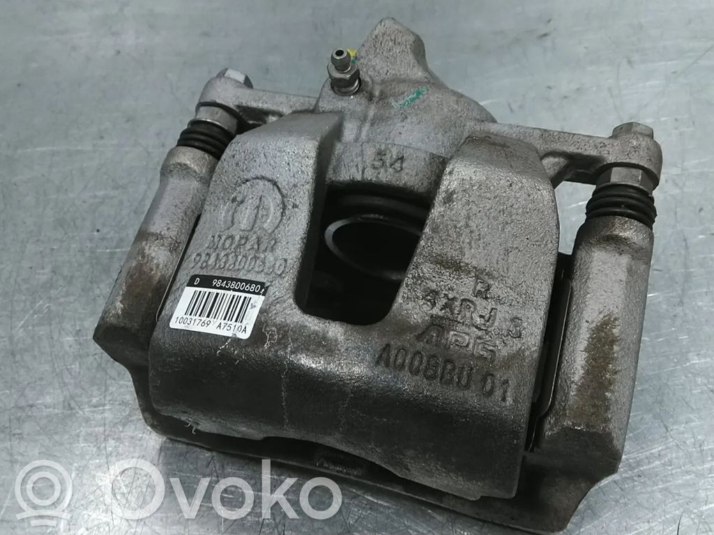Opel Corsa F Передний суппорт 