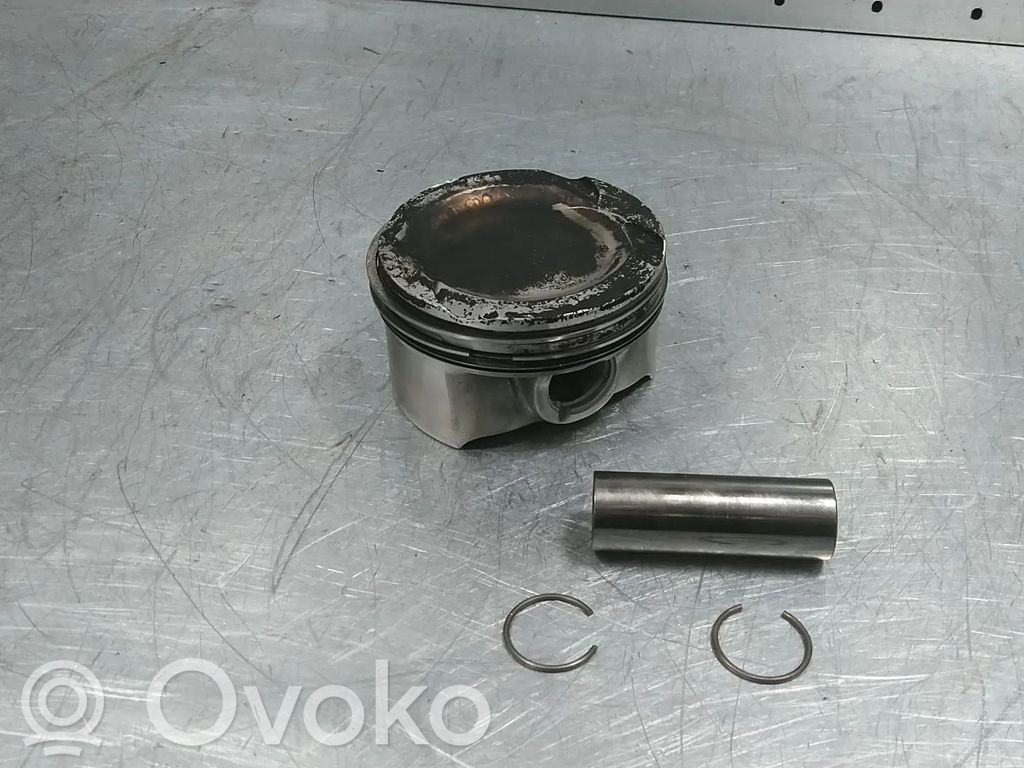 BMW X5 E70 Piston 