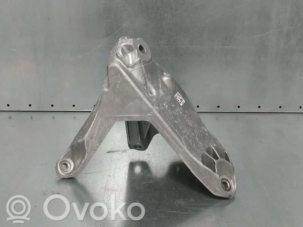 Engine mount bracket   4KE199605M