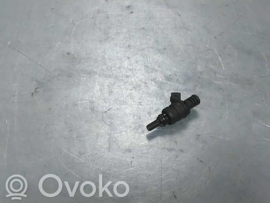 Volkswagen Golf IV Fuel injector 