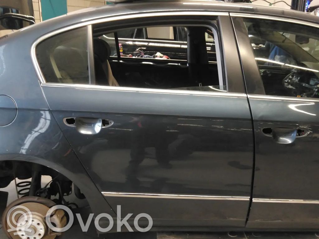 Volkswagen PASSAT B6 Puerta trasera 