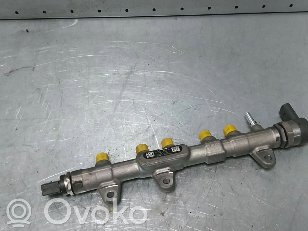 BMW 4 F32 F33 Listwa wtryskowa 