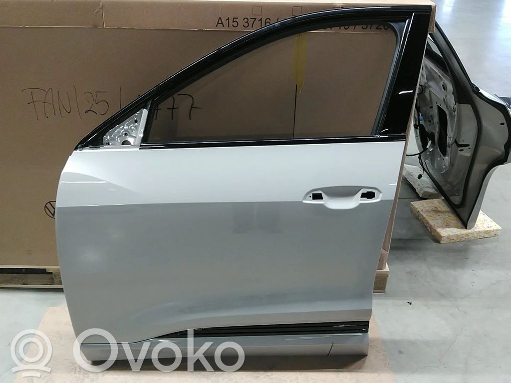 Audi e-tron Дверь 