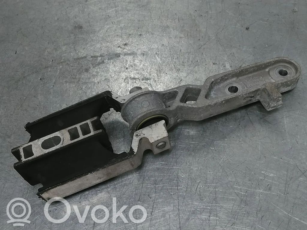 Volvo XC90 Engine mount bracket 