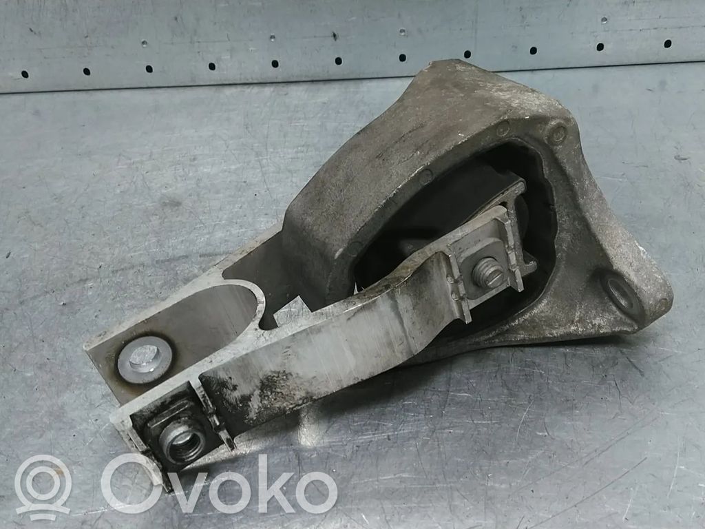 Volvo XC90 Engine mount bracket 
