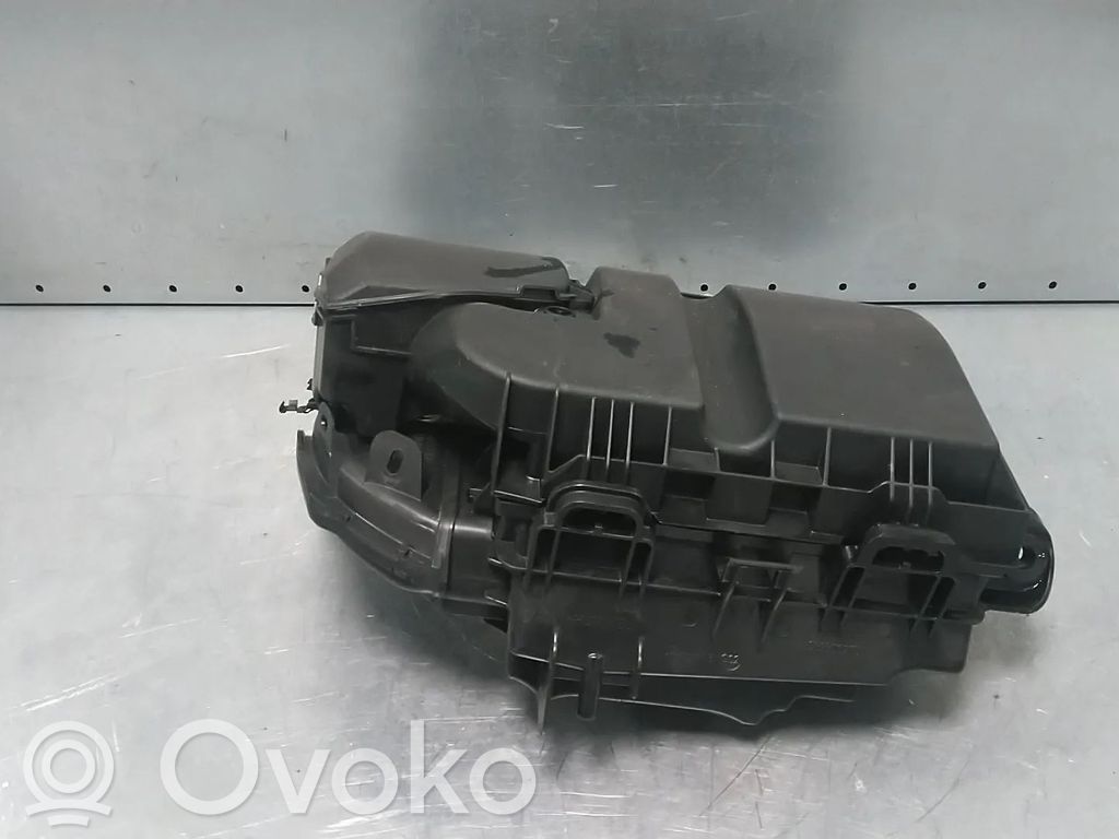 Opel Combo E Caja del filtro de aire 