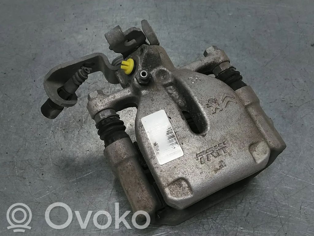 Opel Combo E Задний суппорт 
