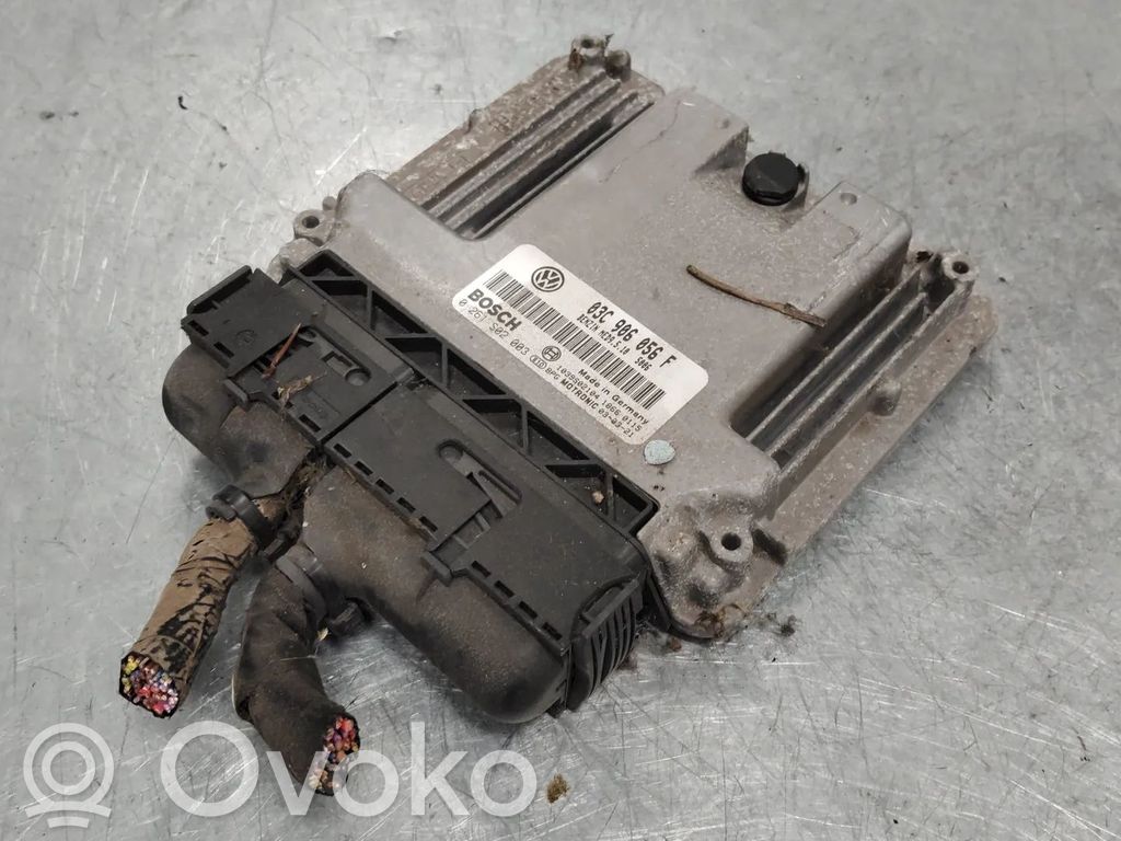 Volkswagen Touran I Engine control unit/module 