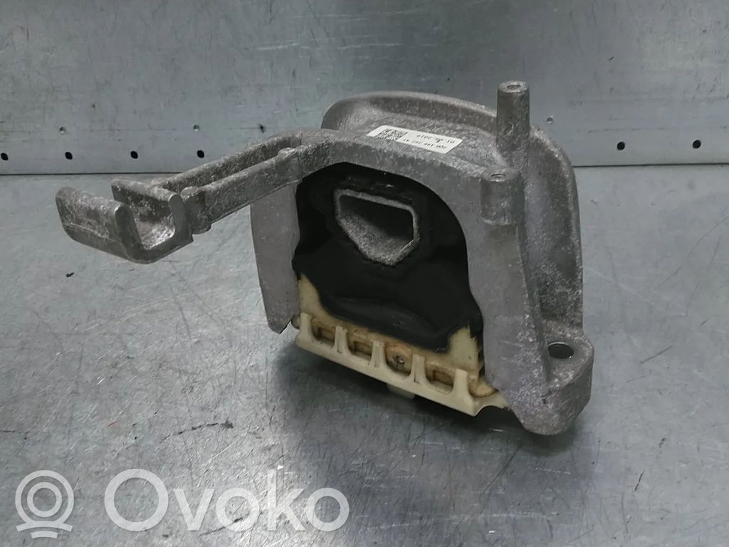 Volkswagen Polo VI Engine mount bracket 