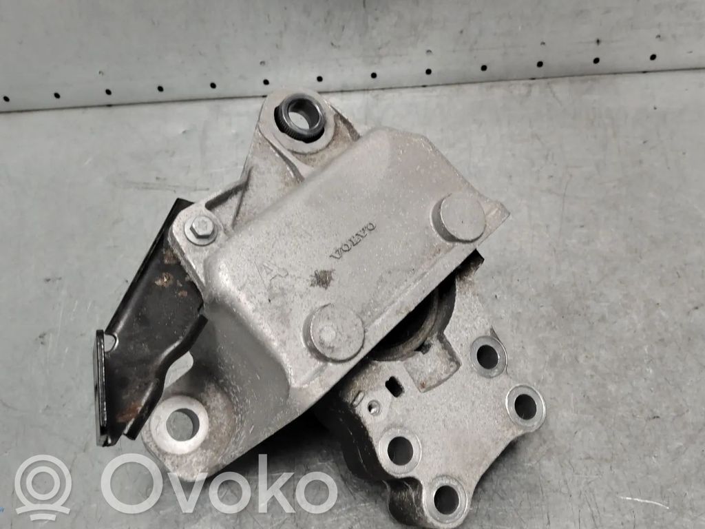 Volvo XC40 Engine mount bracket 