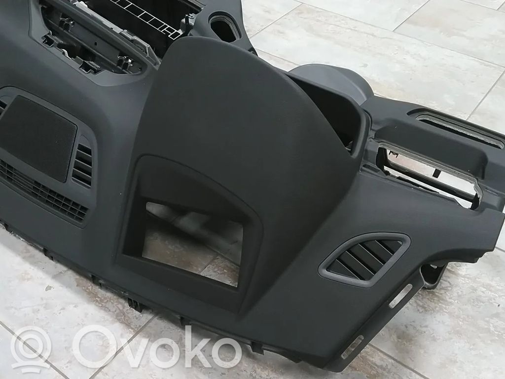 BMW X1 F48 F49 Deska rozdzielcza 