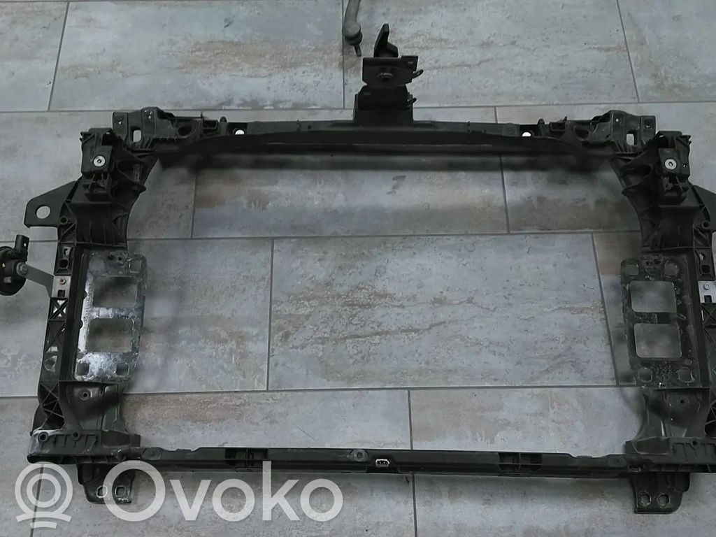 Audi Q8 Radiatorių panelė 