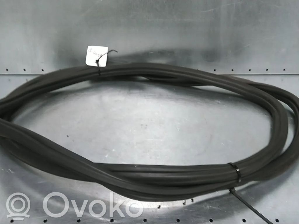 Volkswagen Golf VII Gumowa uszczelka bagażnika tylnego / Na karoserii 