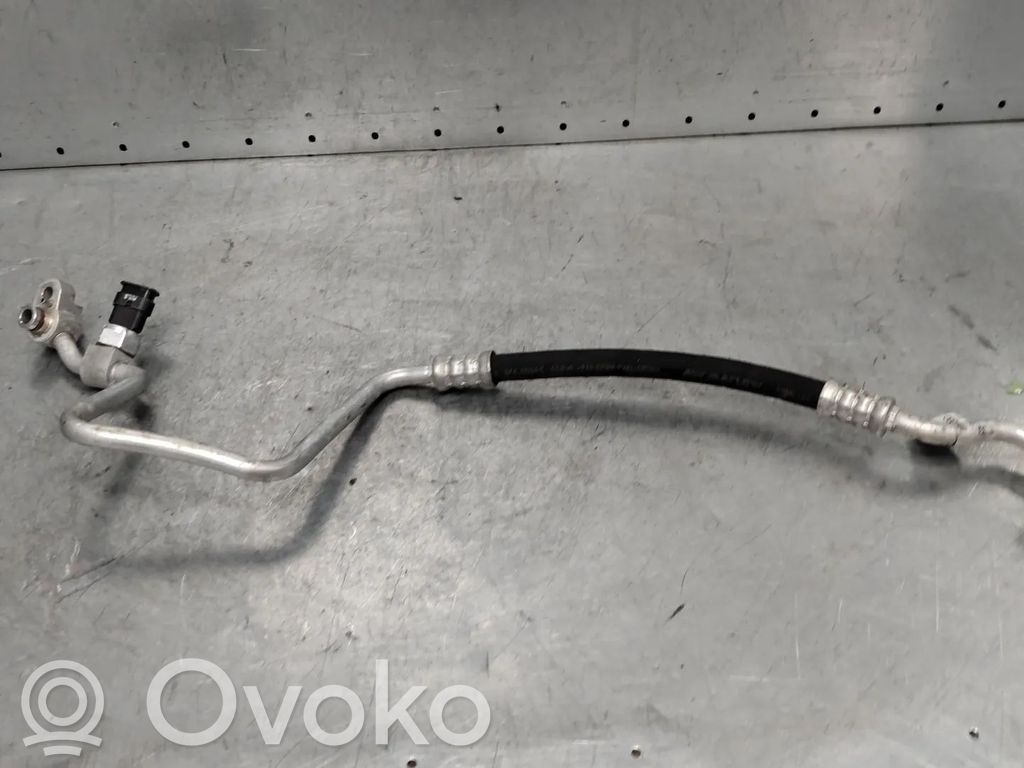Ilmastointilaitteen putki (A/C)   4KE816721F,4KE816721L