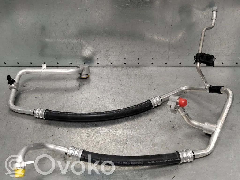 Ilmastointilaitteen putki (A/C)   1N3816743G