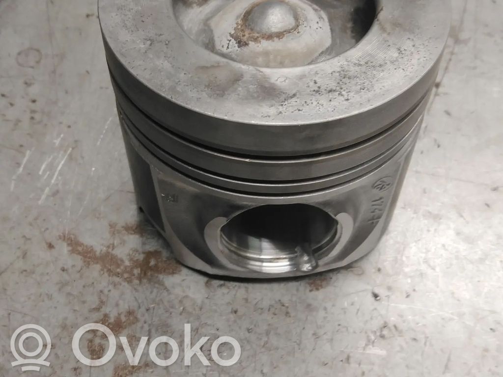 Audi A4 S4 B8 8K Piston 