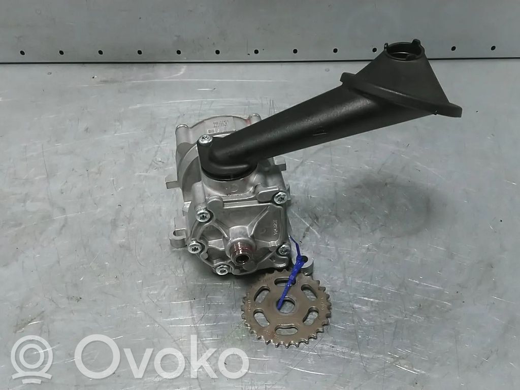 Audi A4 S4 B9 Oil pump 