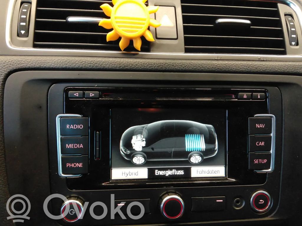 Volkswagen Jetta VI Stacja multimedialna GPS / CD / DVD 
